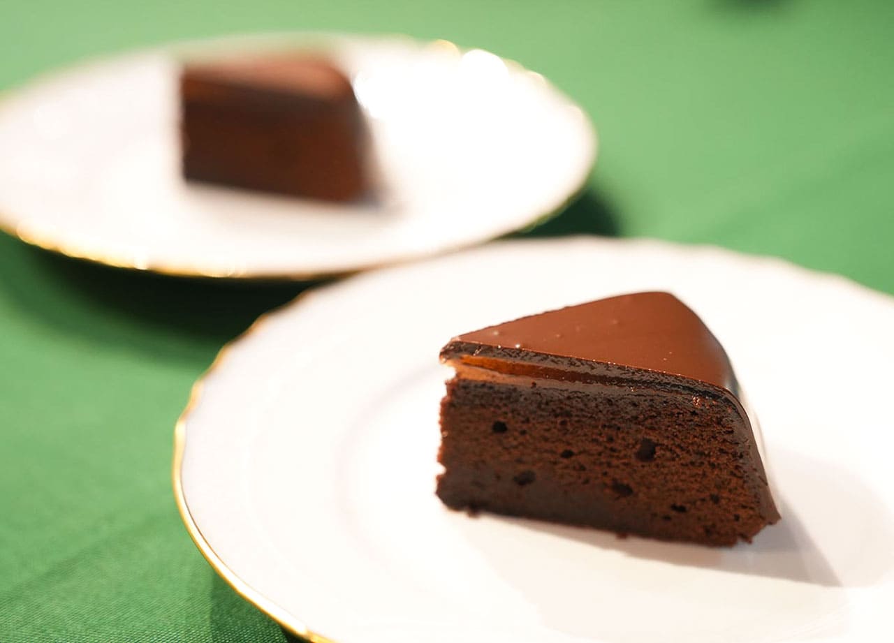 ▲おやつには、金井さん作の美しいザッハトルテをいただきました。
チョコレートはなめらか、生地はしっとりふわふわで、
あんずジャムの酸味と相まって最高です。
「どれだけ大変か」を知っているだけに、
より一層おいしく感じます。