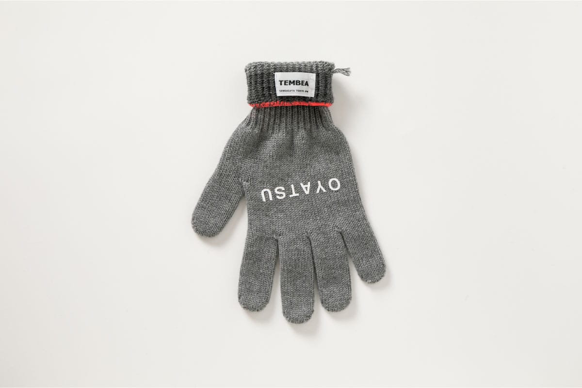 ▲ネームタグは手首をくるっとひっくり返したところにあります。