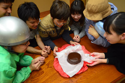 ▲「ザッハトルテ家族」より