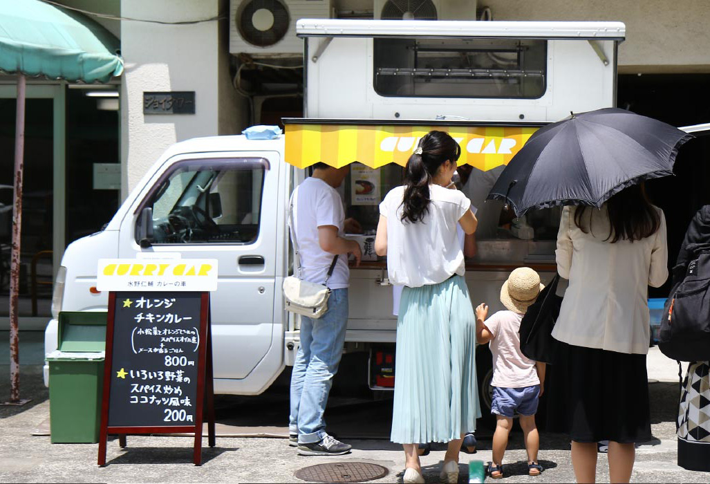 ▲フードトラック「カレーの車」