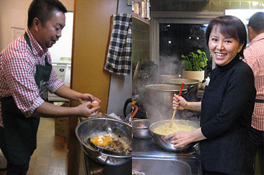 ▲明るいビルのキッチンにて