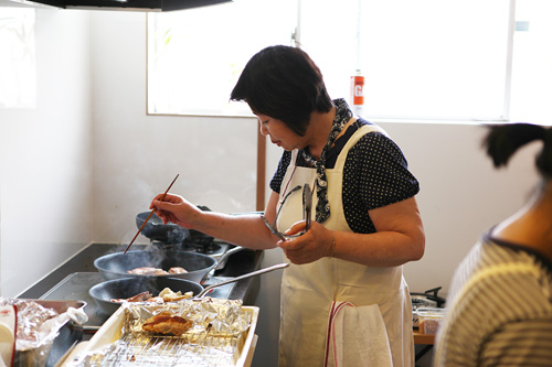 ▲ほぼ日の給食の、お母さん（飯島幸子さん）