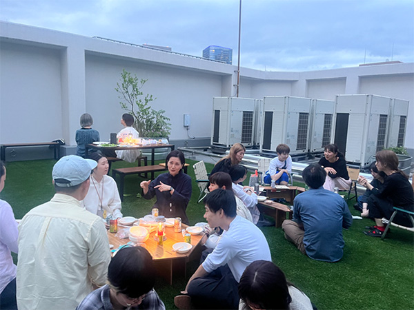 ▲社内イベント「波止場」のようす