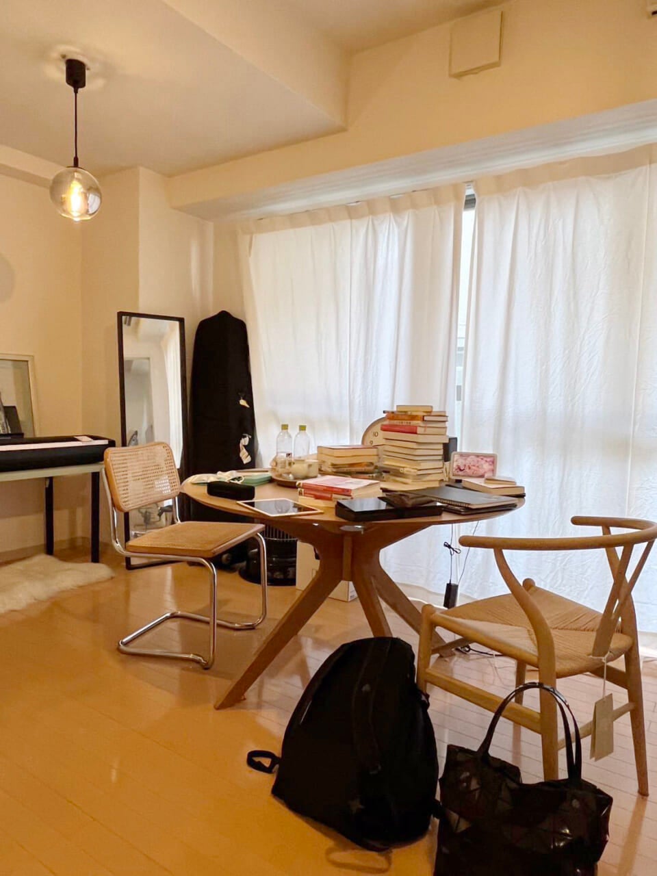 ▲龍崎さんの自宅にある
カール・ハンセン&サンのYチェアと、チェスカチェア