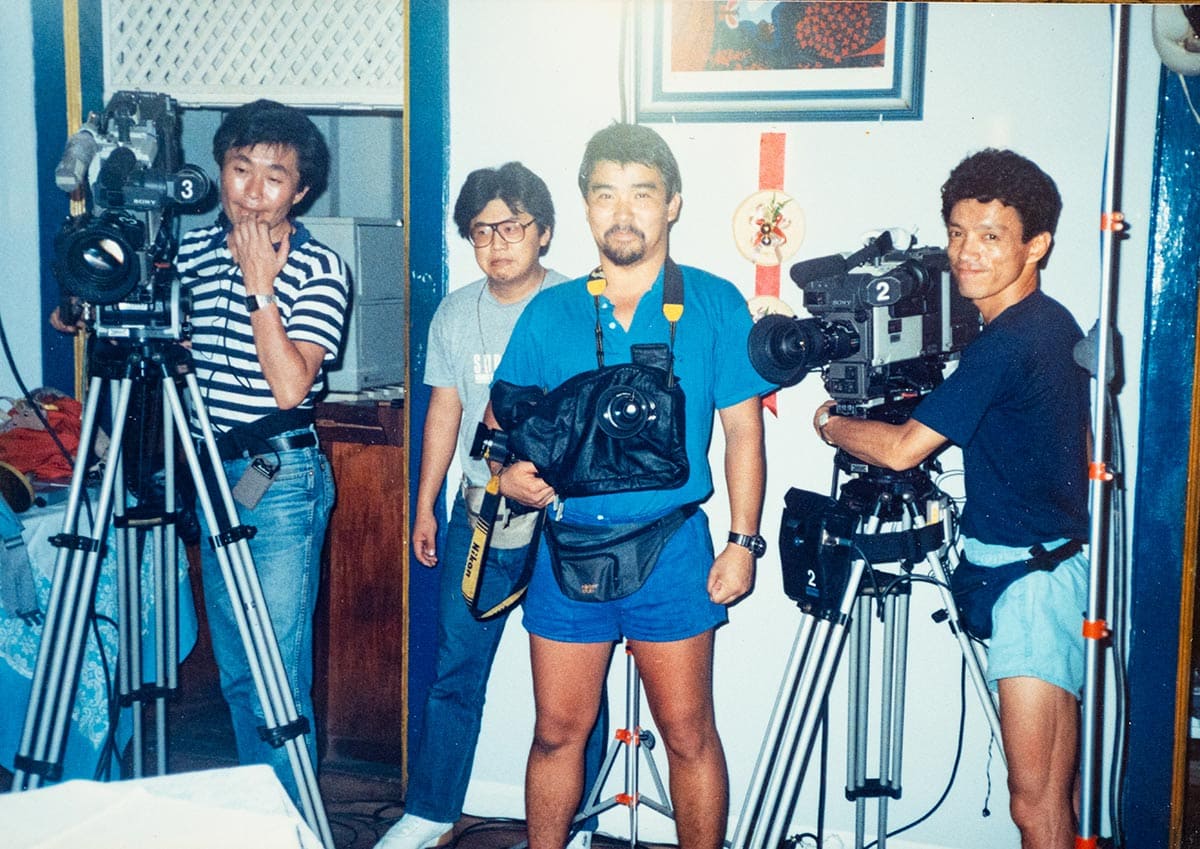 スウェーデンのレストランで、料理待ちで待機中。