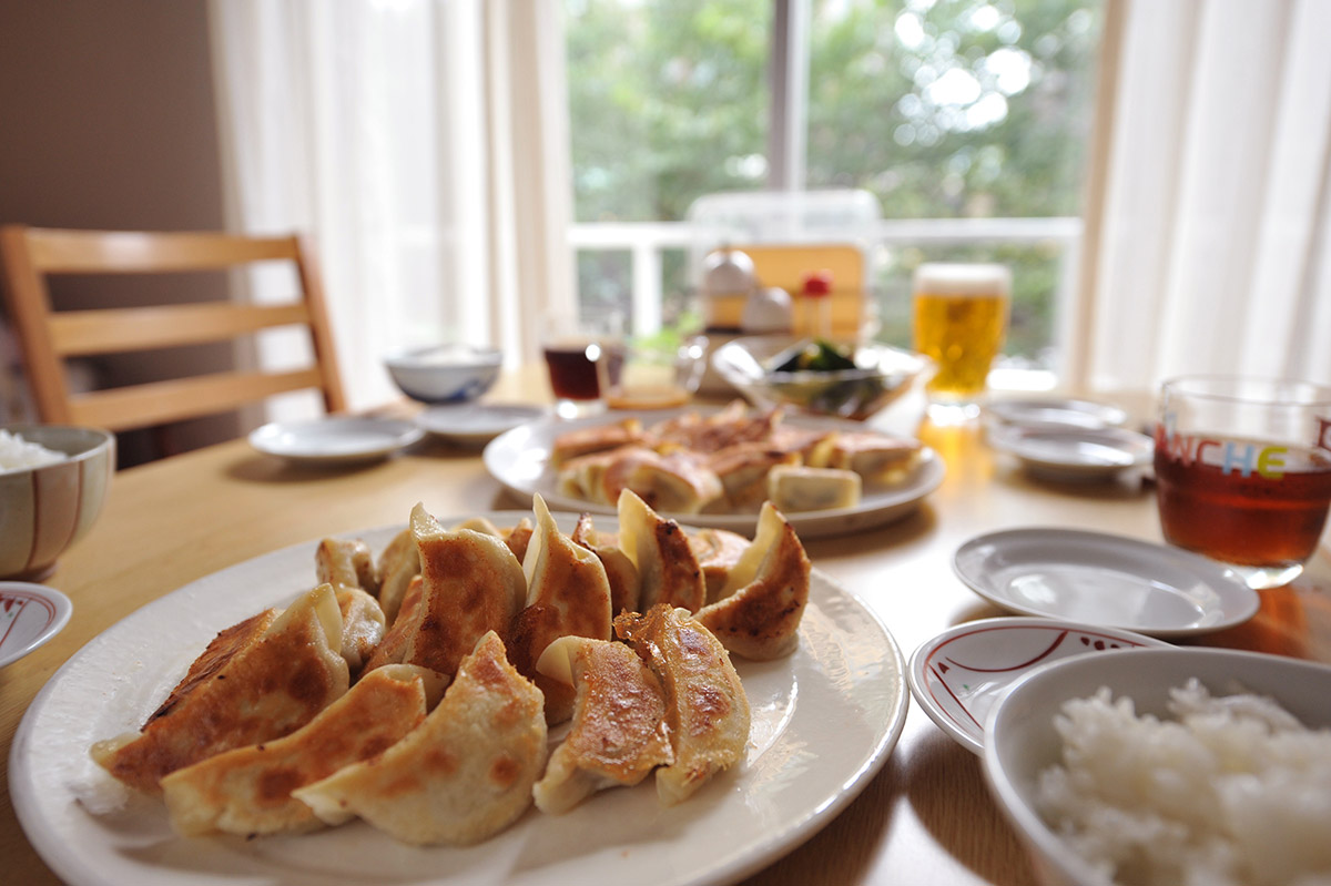 『LIFE２』より「全員参加！ の焼き餃子。」