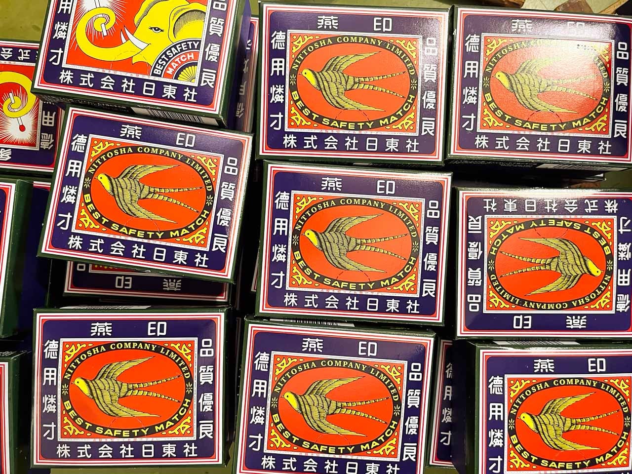 こうした象やツバメのマッチはかつて、淡路島でトップのマッチメーカーが作っていた。