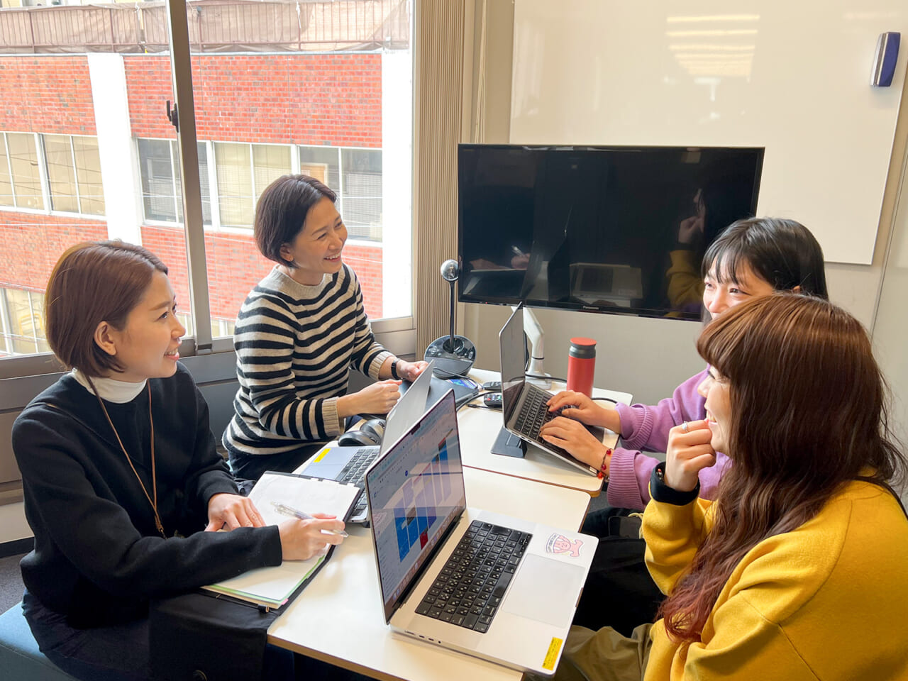 ▲まずは、ほぼ日本社で作戦会議！