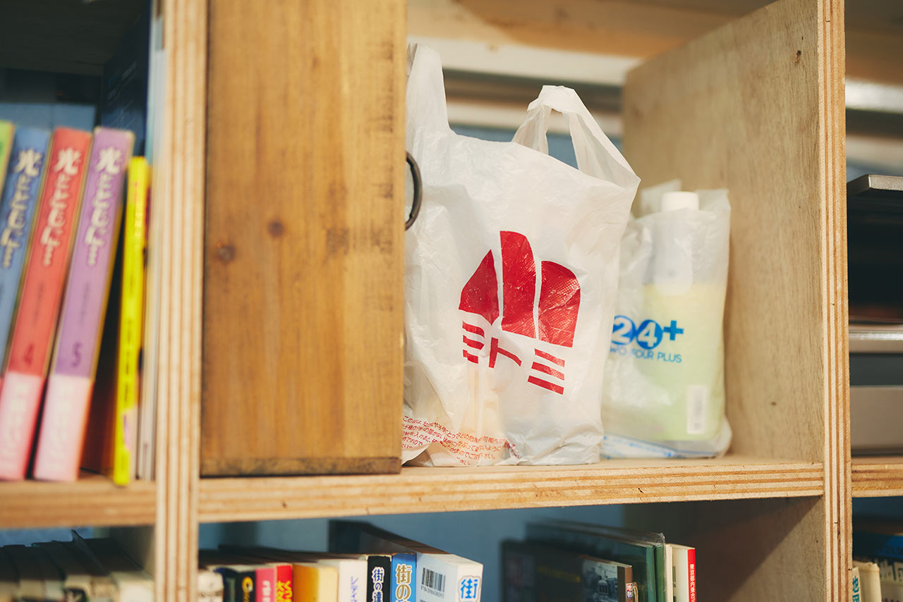 ▲架空のスーパー「ミトミ」のお買い物袋