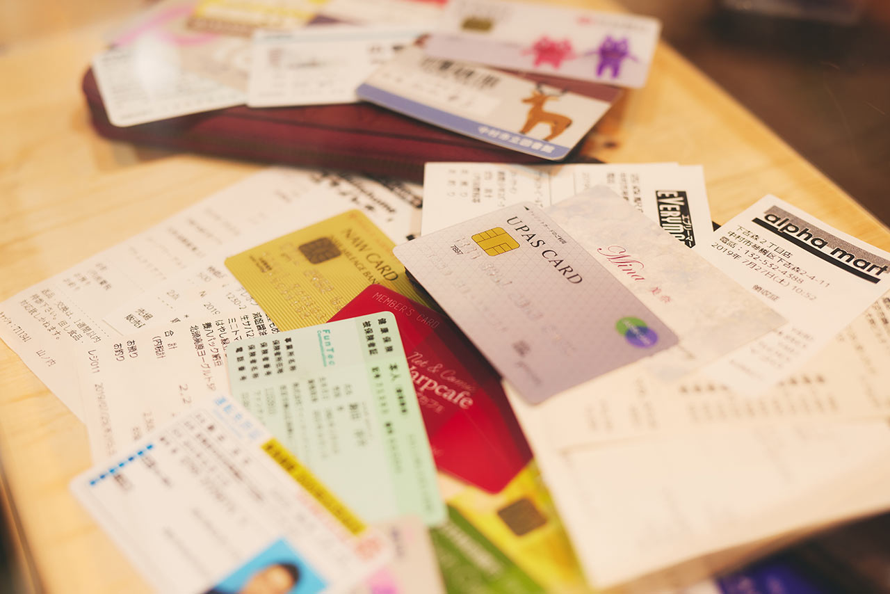 ▲空想でつくった架空の人物のカードやレシート