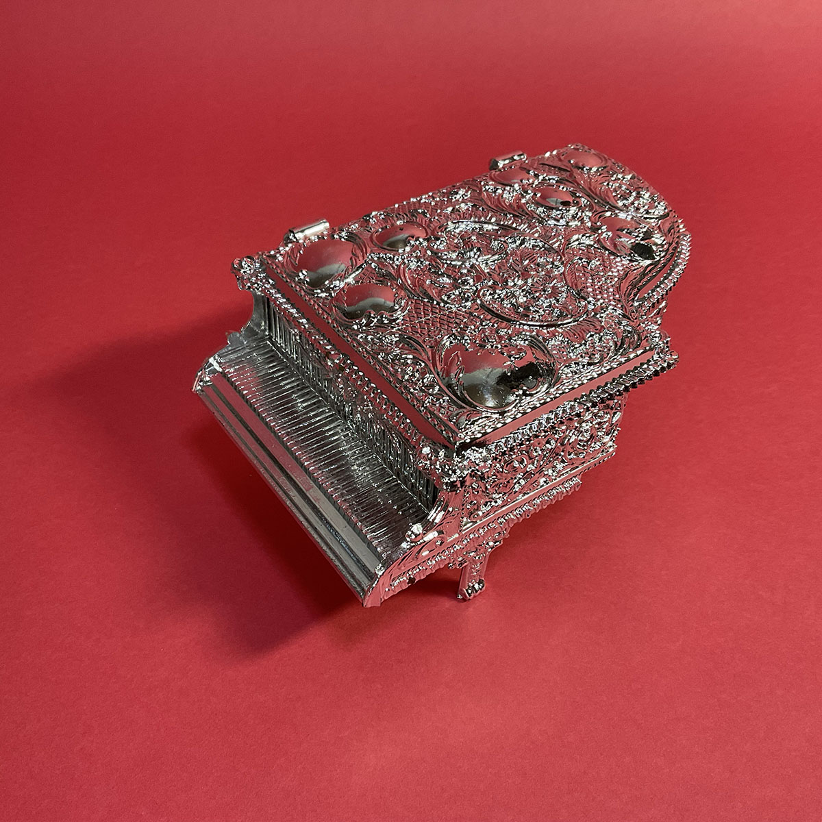 ▲ピアノ型の宝石箱。