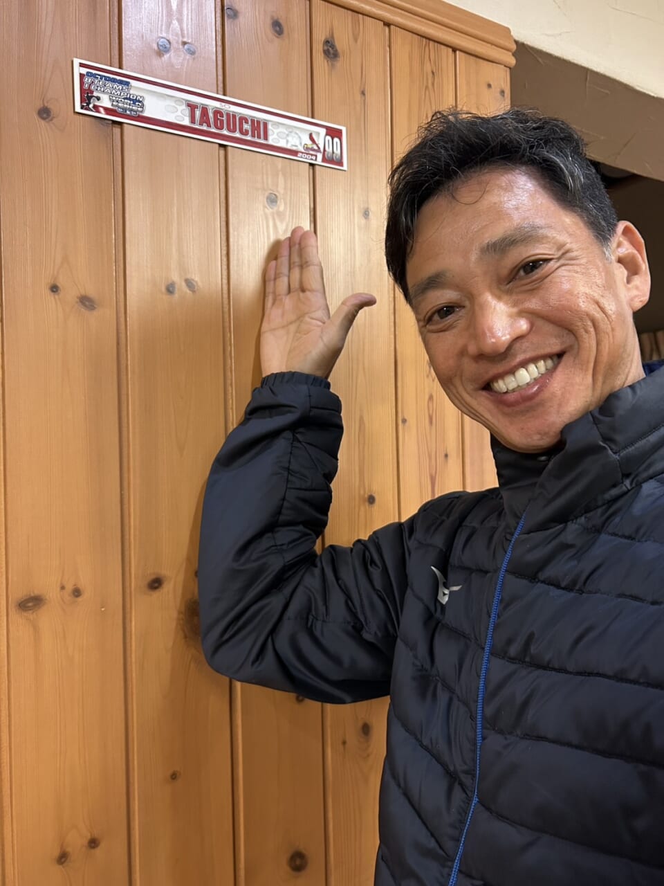 選手のロッカーに貼られるネームプレート。　ポストシーズンに進出すると、バージョンアップします。