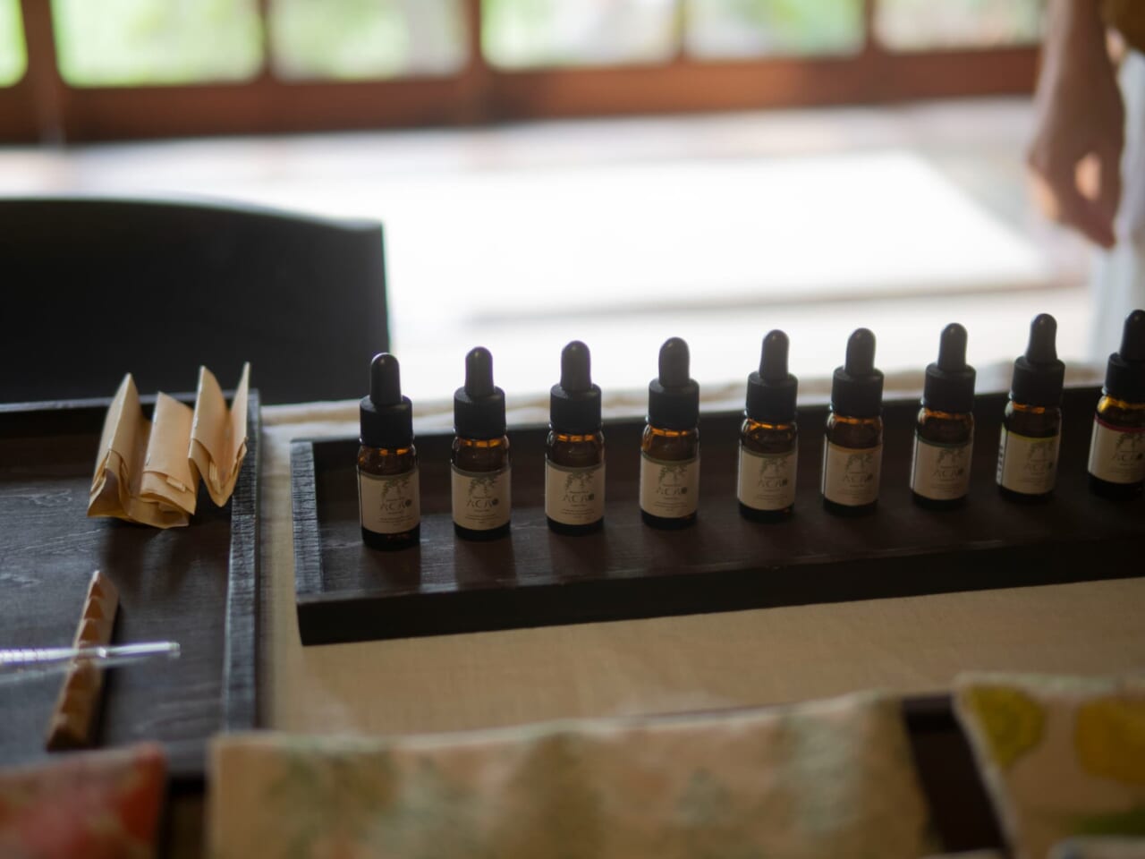 ヒノキ、スギ、カボスなど
すべて、耶馬渓の素材からつくられた精油