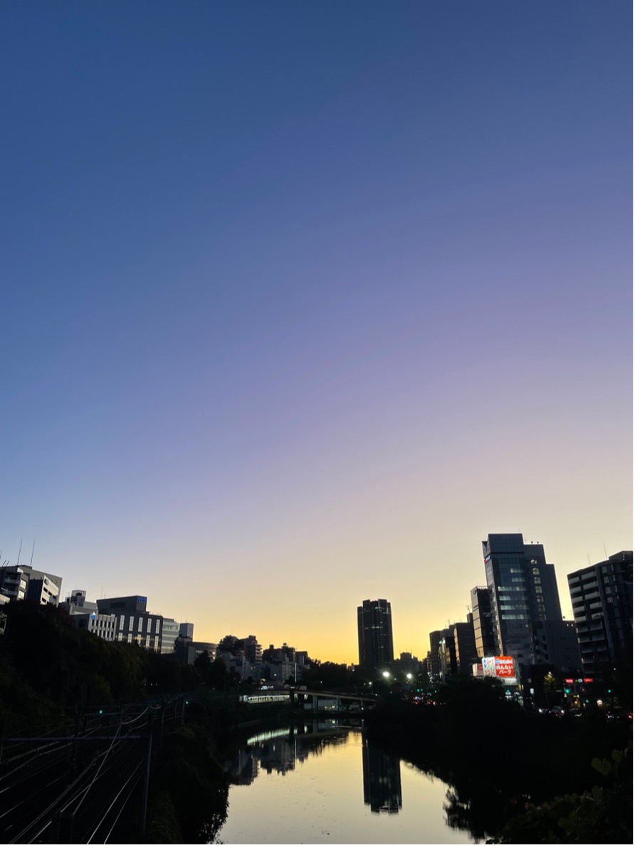 ▲その日の日没後15分の様子。空の色が何色にもなり幻想的な雰囲気に。