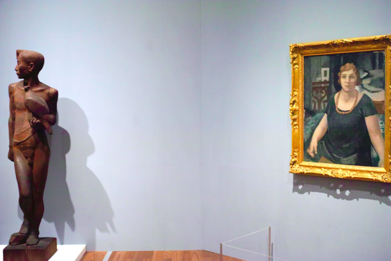 左：辻晉堂《詩人（大伴家持試作）》1942　東京国立近代美術館　右：前田寛治《西洋婦人像》1925頃　鳥取県立美術館　※編集部撮影