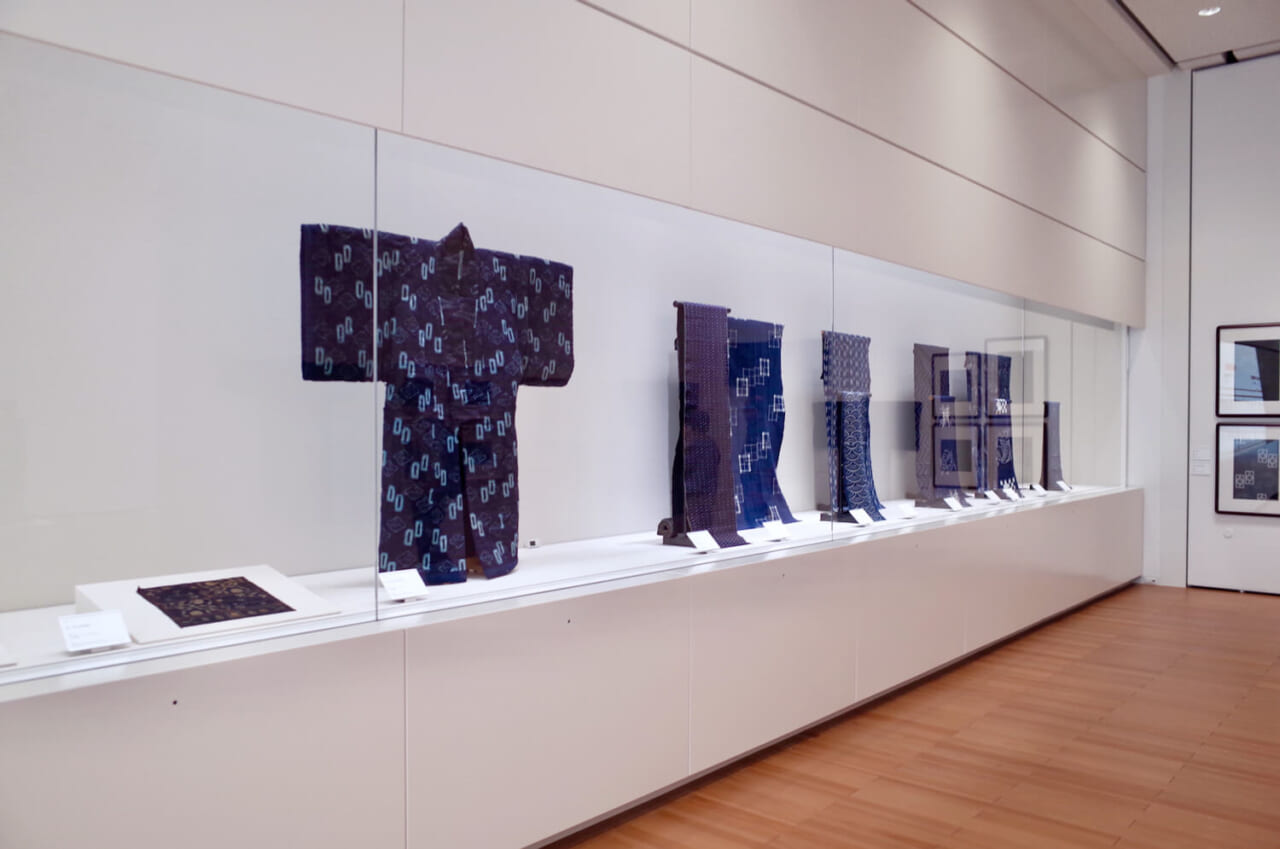 コレクション展 鳥取県の工芸 ─ 絣織の美 会場風景