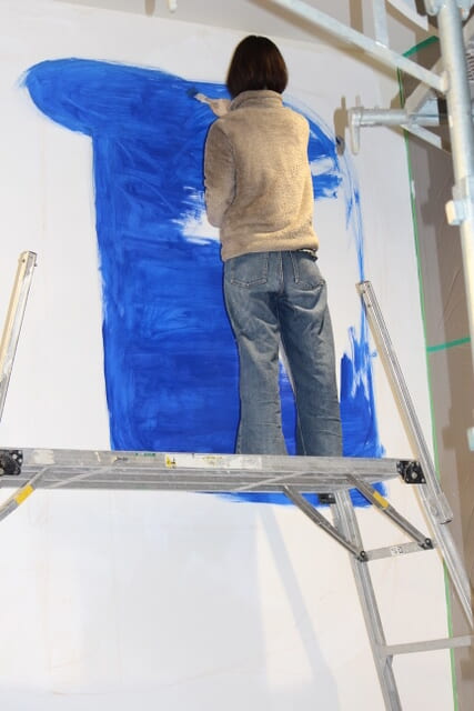 ▲千葉県「重城病院」壁画制作風景（2022年）