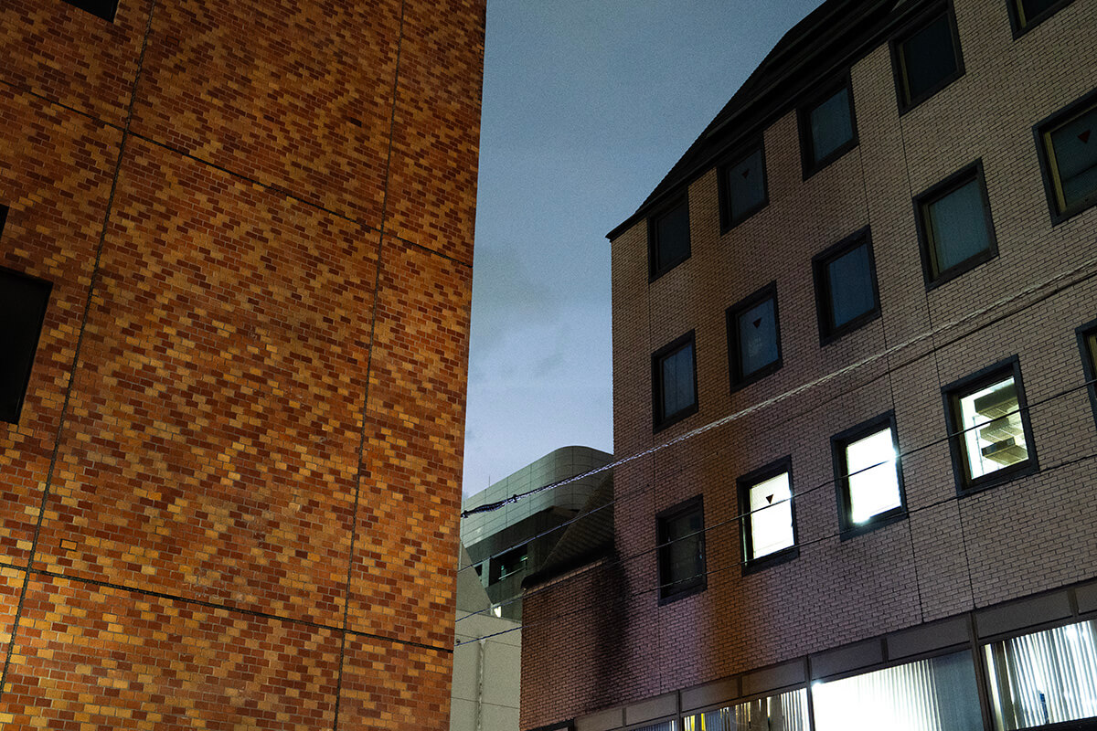 ▲わたこさんに「雷って、撮ってもらえますか？」とお願いして撮ってもらった雷空です。下の方が少し光っているのがおわかりになるでしょうか。不穏です。