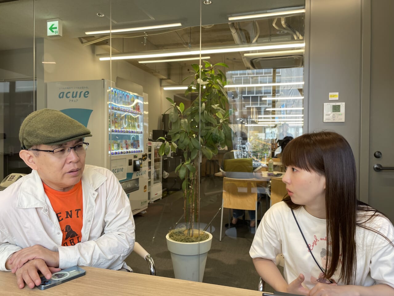 ▲左が山下監督。右が、昨年からのヒッパレーズメンバーであり、裏方としてもつなひき部を支えてくれている木村さんです。真剣に話し合っています。