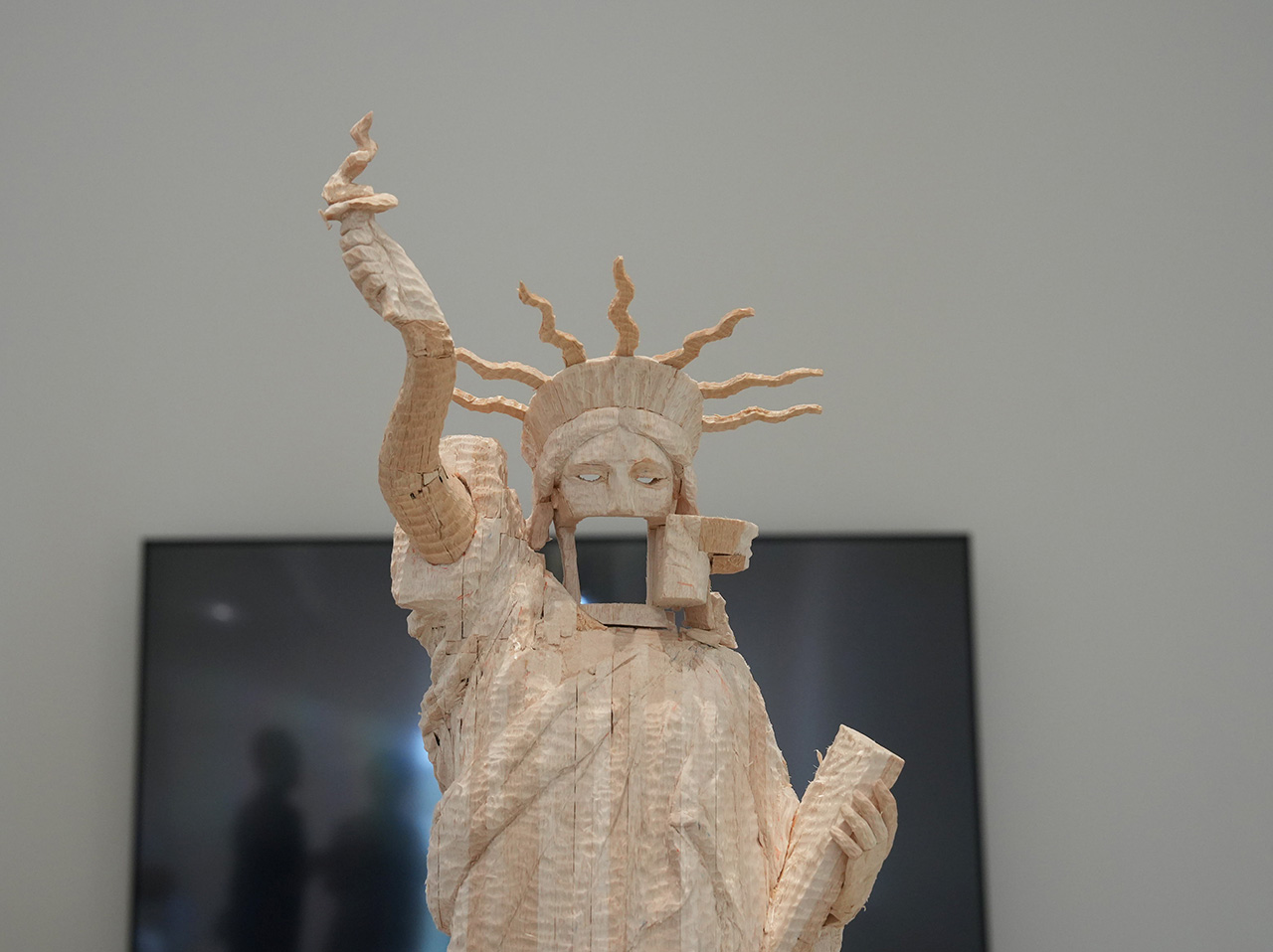 黒田大スケ《自由と陽炎のお面》（部分）2025　作家蔵