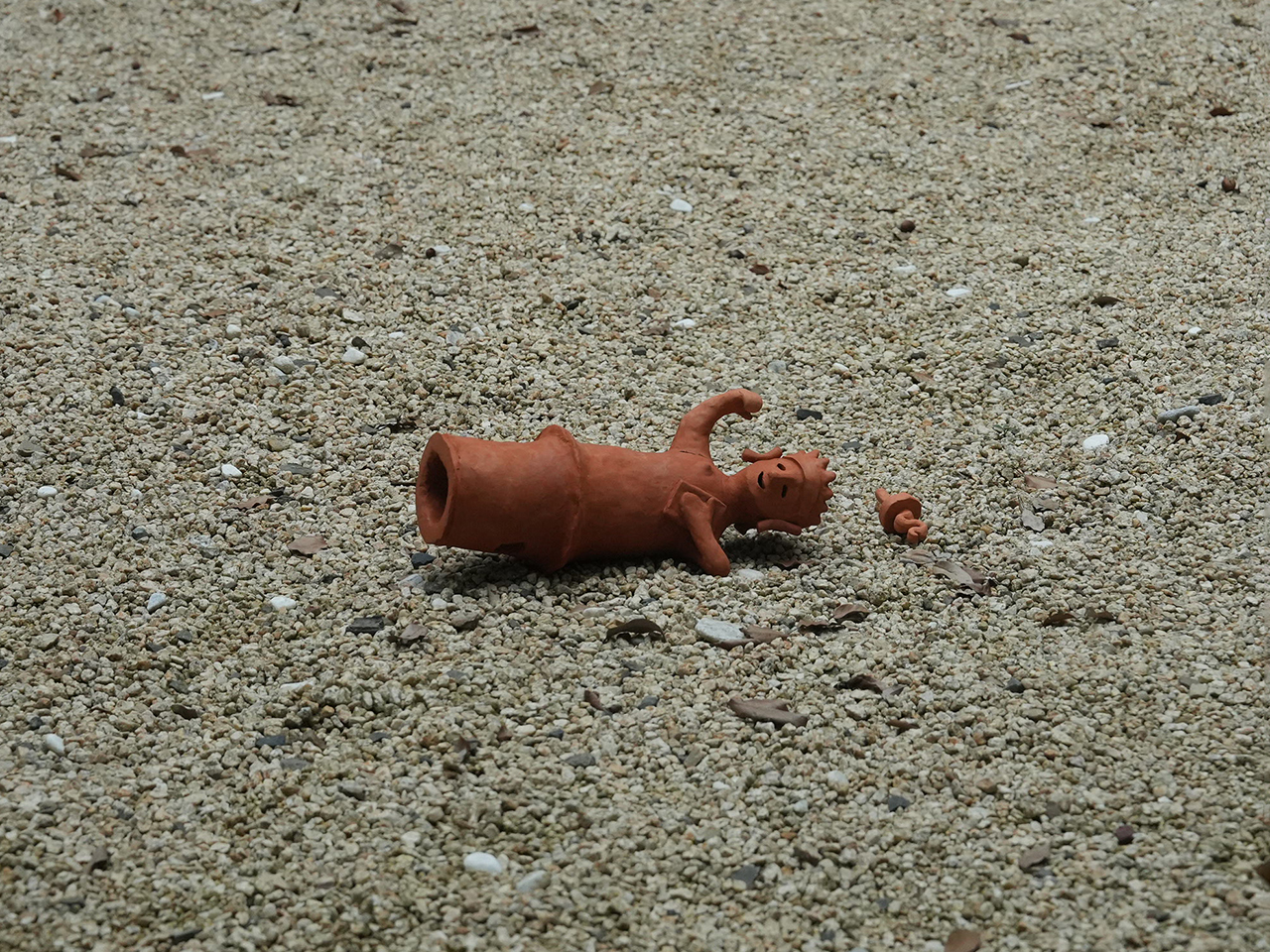 黒田大スケ《自由埴輪》2025　作家蔵