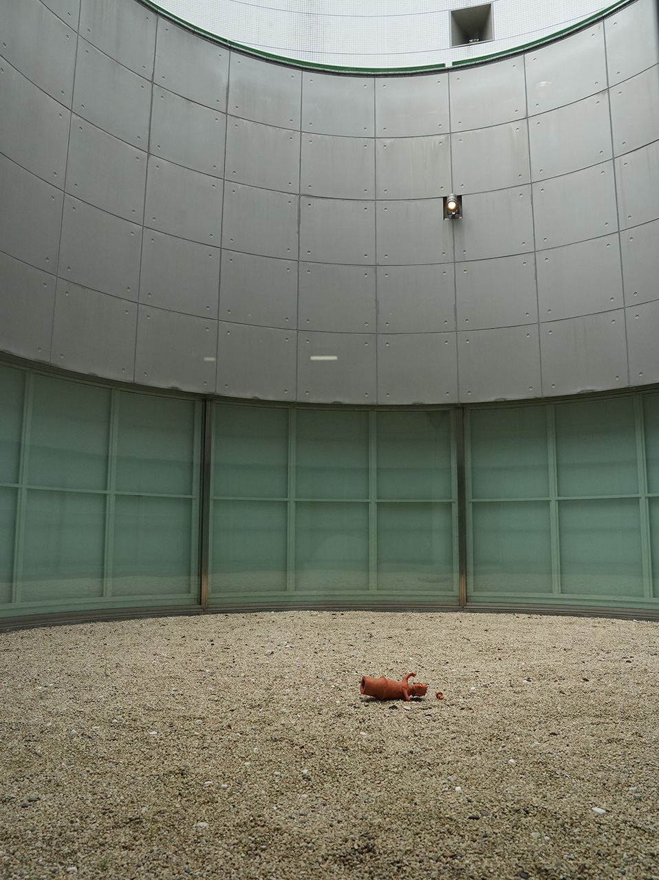 黒田大スケ《自由埴輪》2025　作家蔵