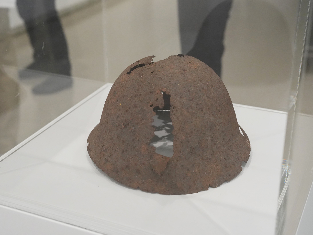 殿敷侃が所有していた鉄かぶと　採集年不詳　広島市現代美術館蔵