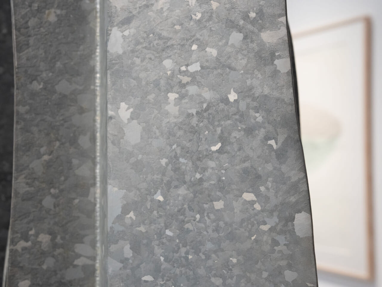 イサム・ノグチ《雨の山》（部分）1982