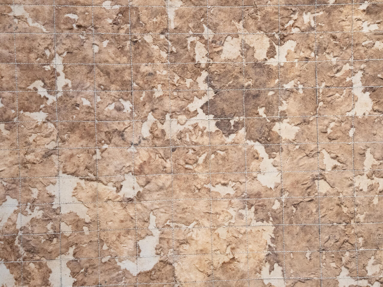 甲斐雅之《土に埋める77番 8月6日 ヒロシマから地球平和の祈り》（部分）1995