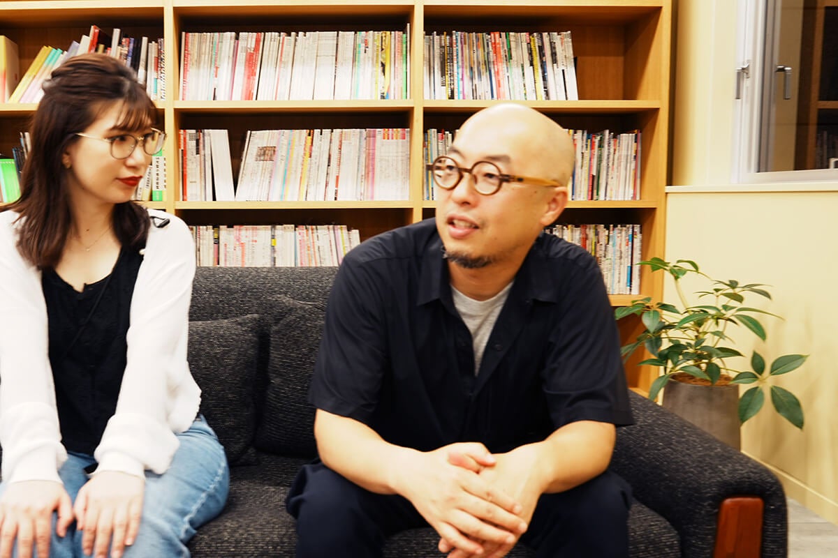 並んで座った山下さんと北垣内さんが顔を見合わせています。