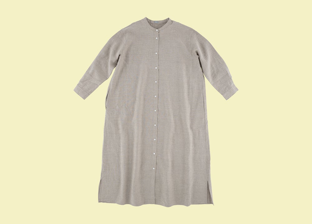 ▲素材のよさが目に見えてわかる極薄のウールリネンのワンピース。夏以外の３シーズン着られます。
