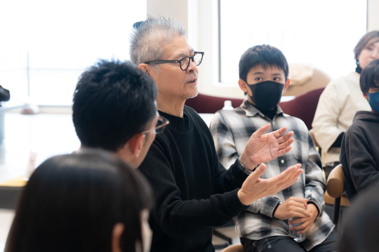 糸井が生徒のみなさんに向けて話している。