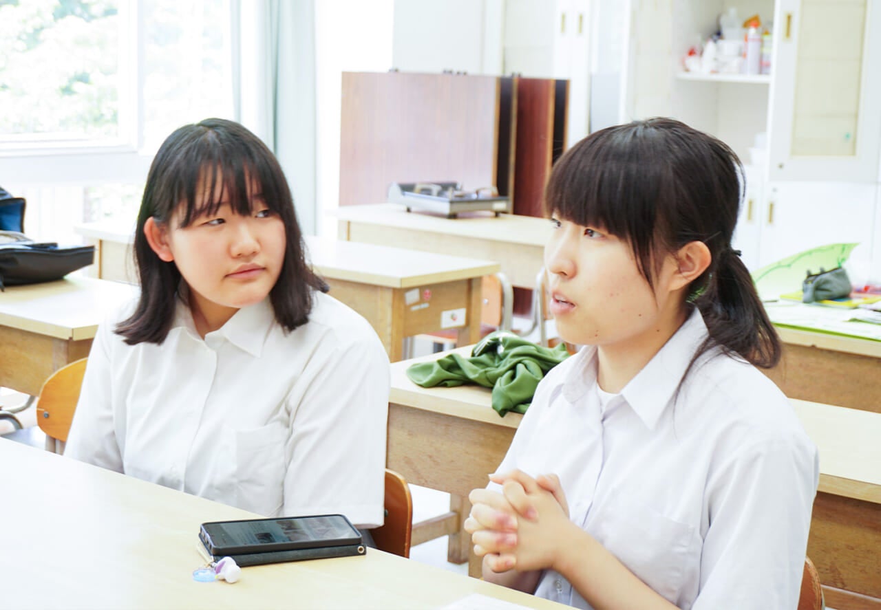 ▲右側　桐岡さん（２年）