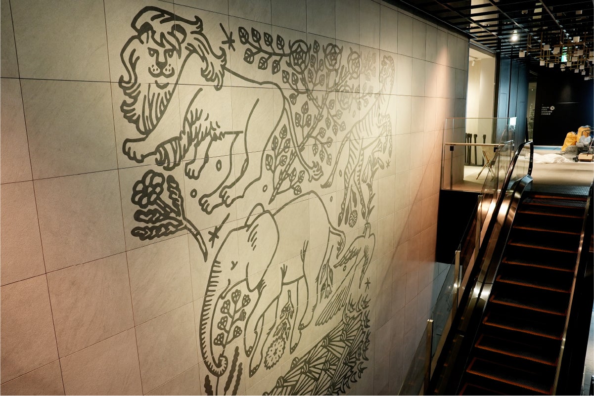 福岡天神にあるONE FUKUOKA BLDG.（ワンビル）の壁画『Mi volas paroli（ミ ヴォラス パロリ）』