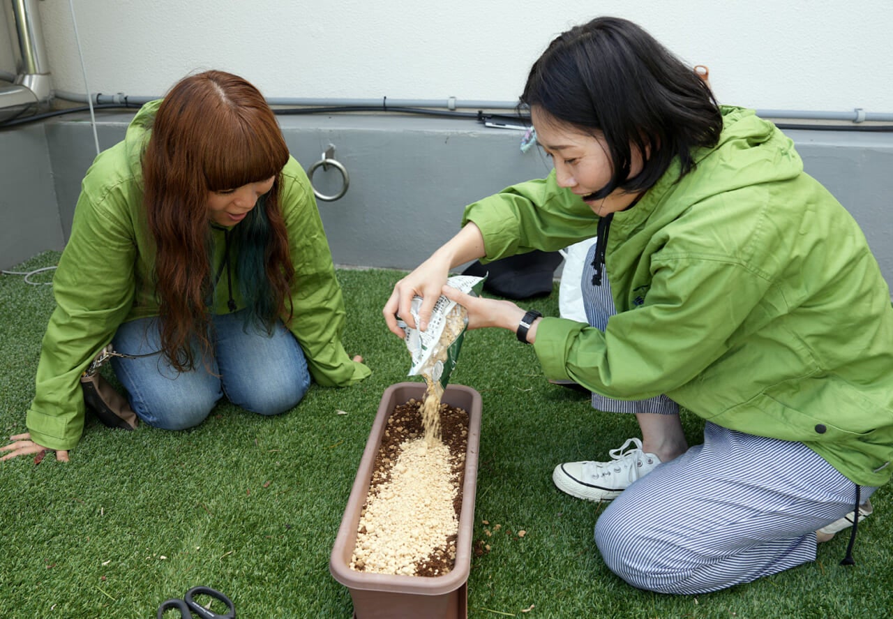 ▲鹿沼土を１袋（１リットル）追加。