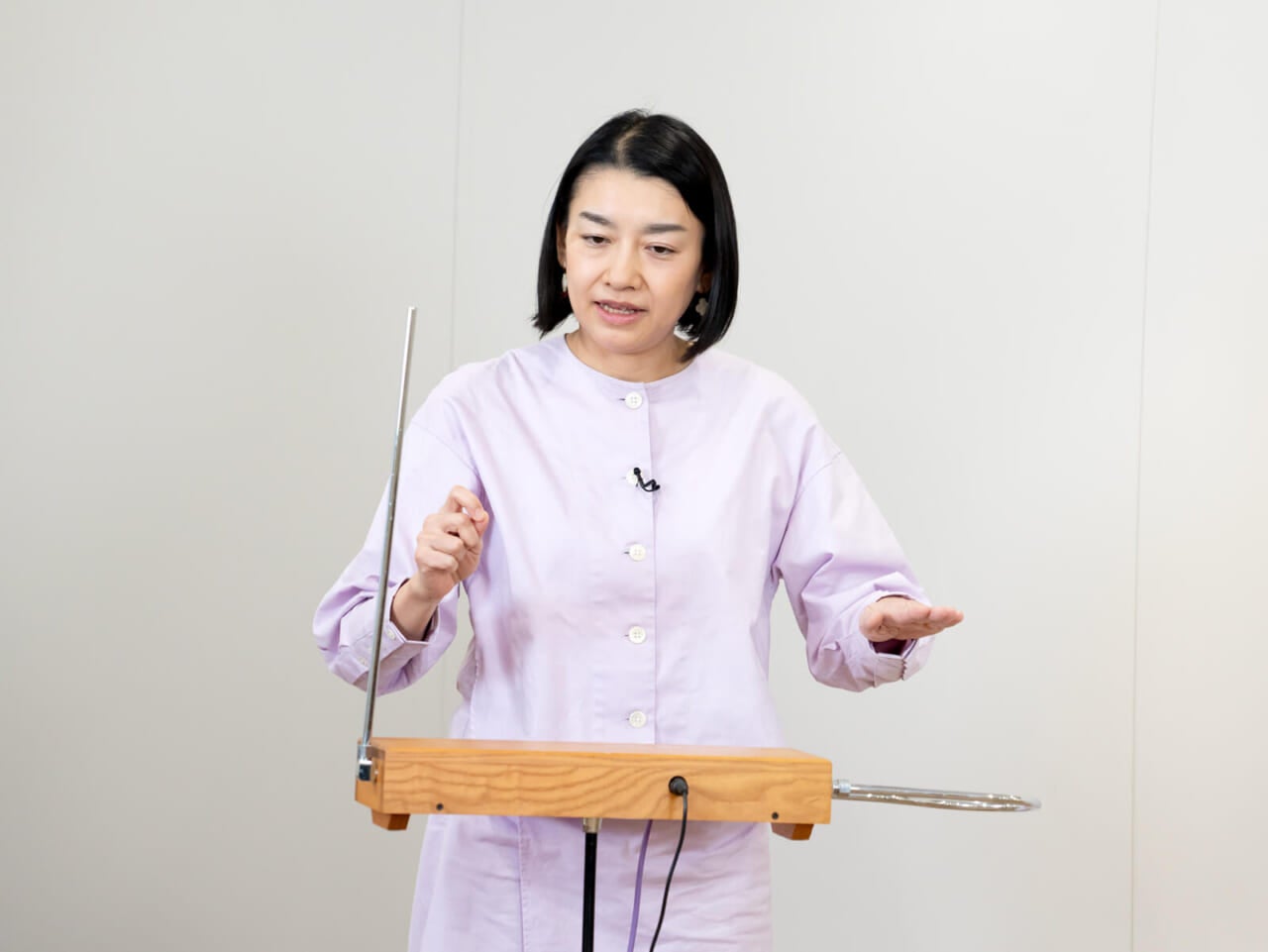 ▲テルミン奏者、街角マチコさんです。