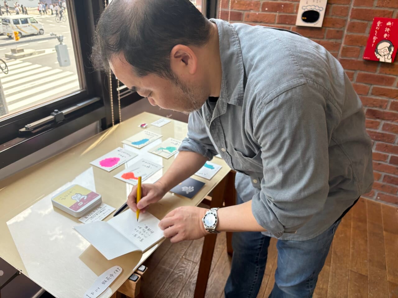 すらすらとノートに書きはじめるべっかむ３
