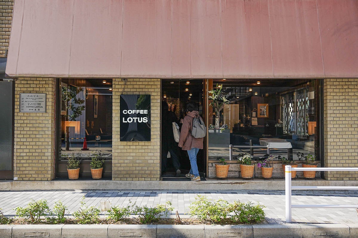 △ドアをあけて、さっそく店内にはいります。