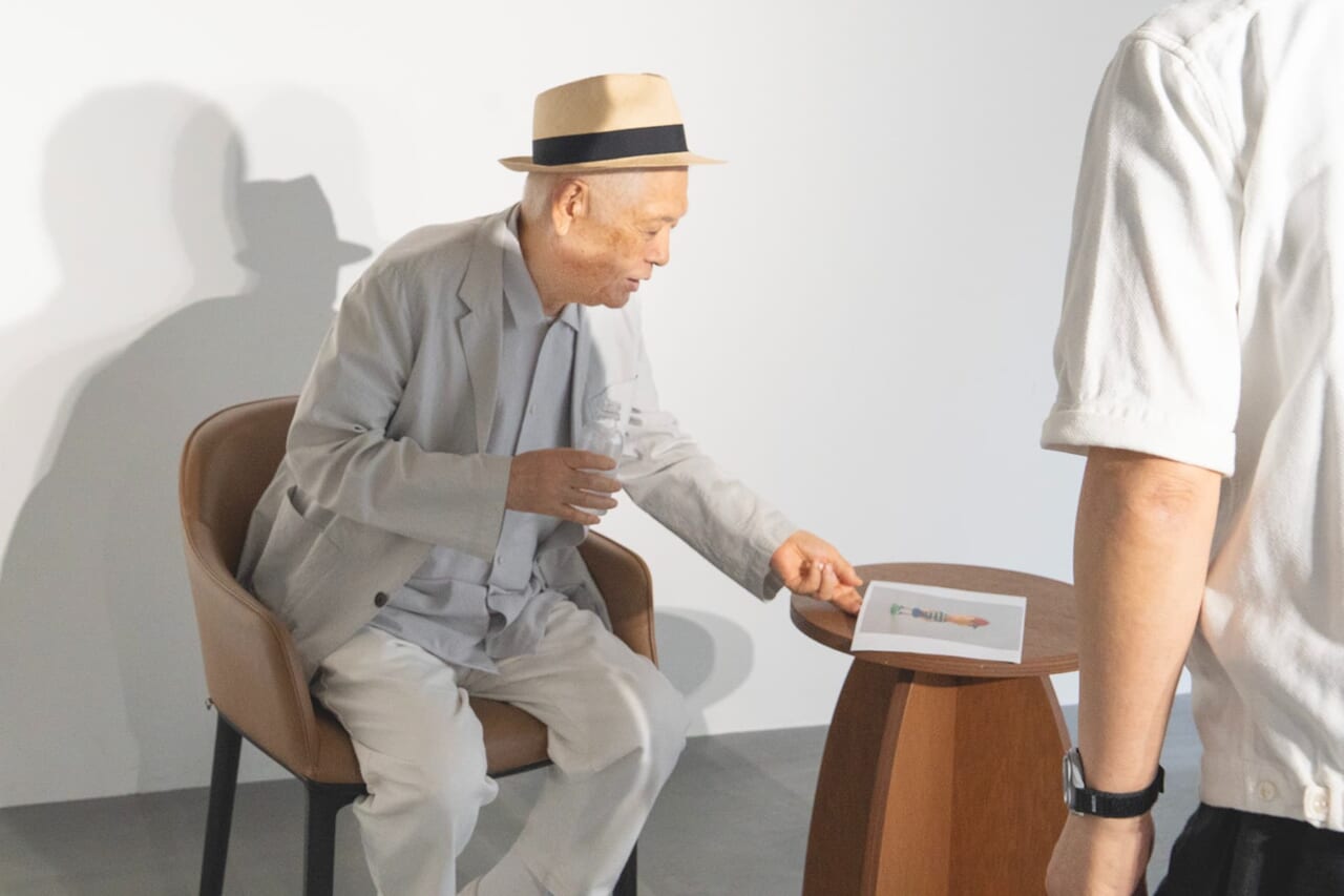 主人公のおとこのこ（ぼく）の絵を見せる