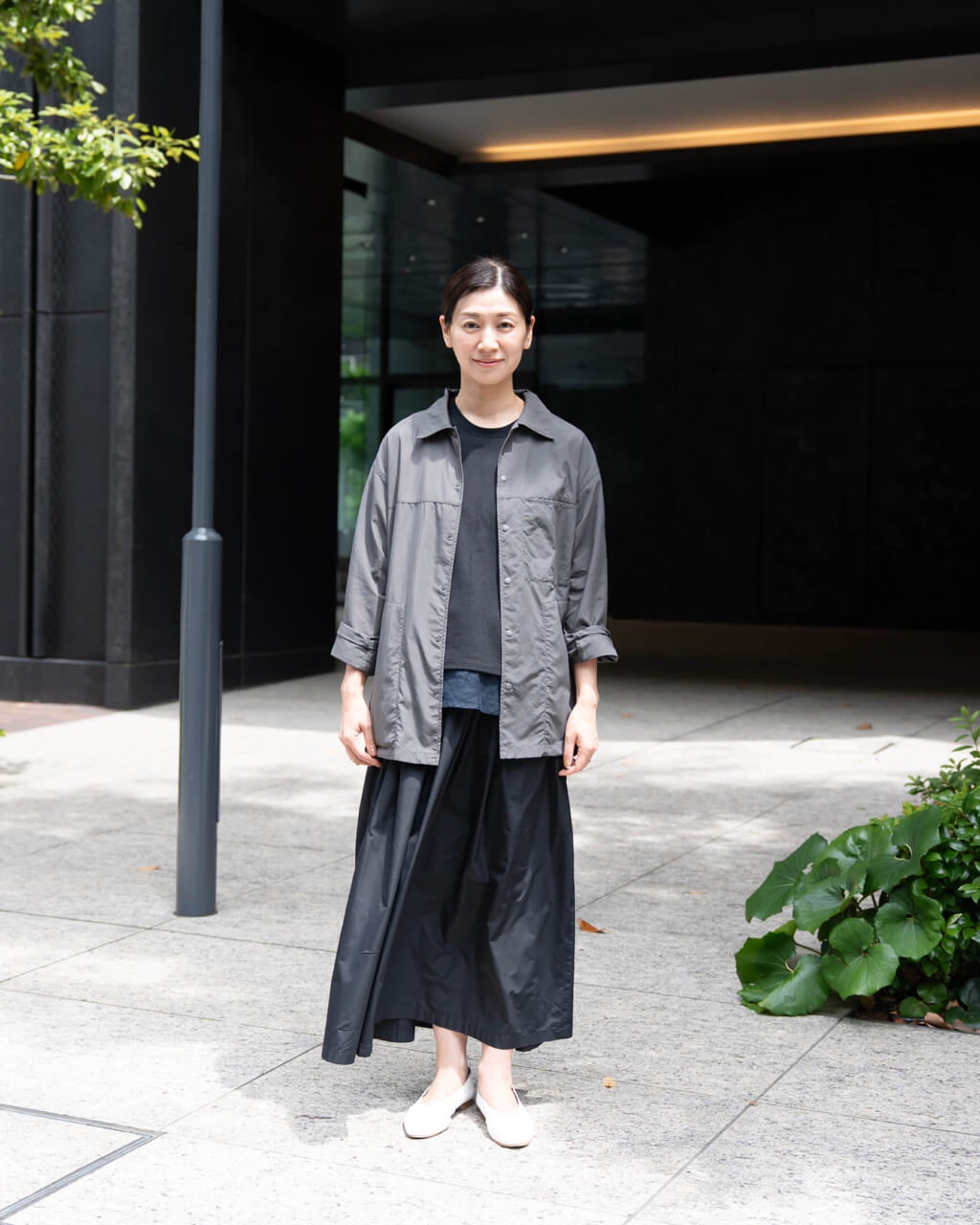 kazeシャツ ¥13,970／チャコール・Mサイズ着用・身長165cm（ほぼ日 加納）