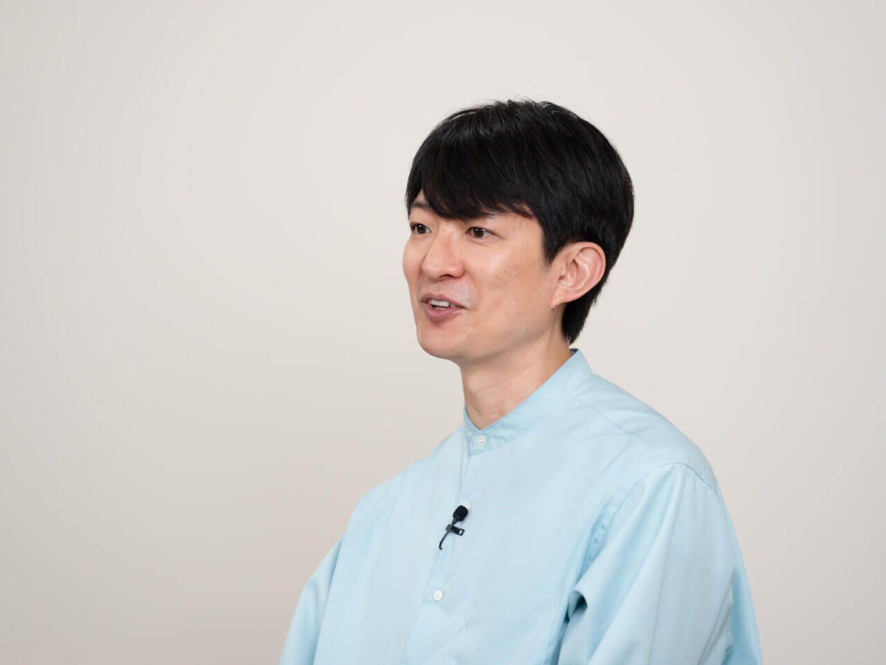 インタビューを受けている澤田さん