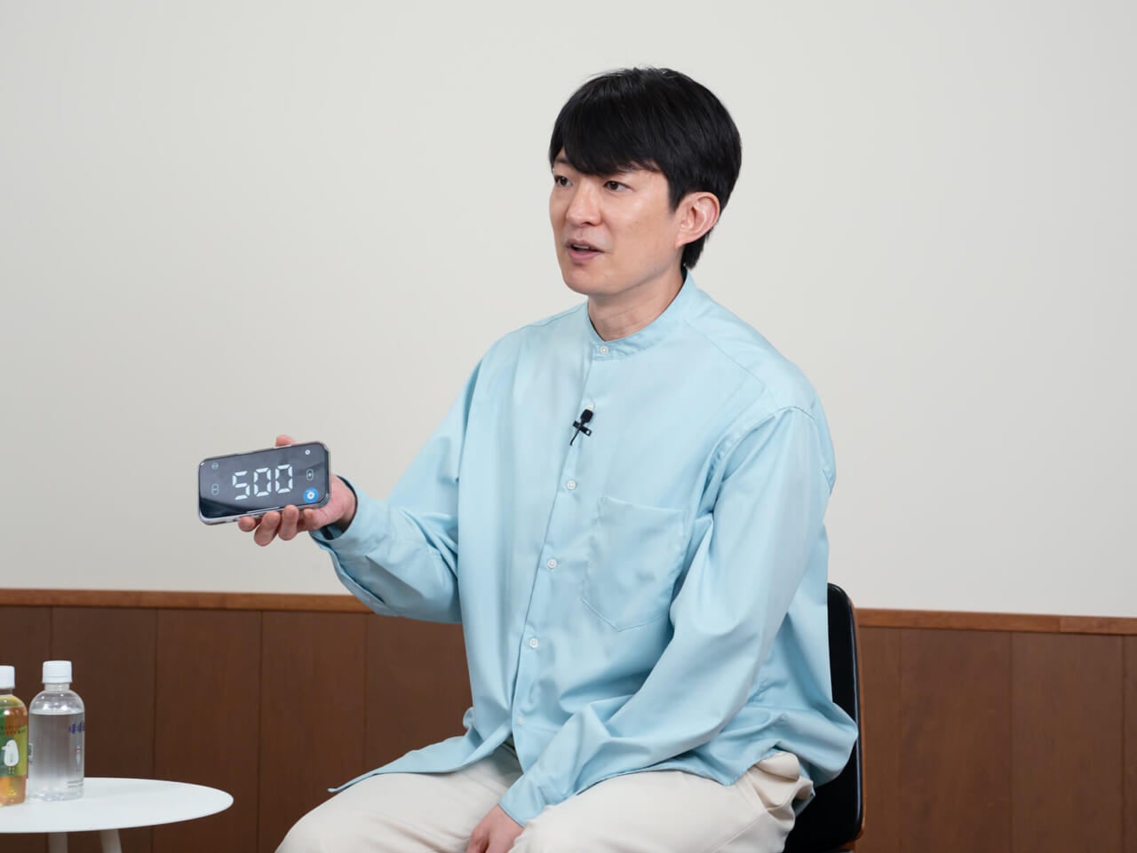 500歩サッカーのアプリを見せる澤田さん