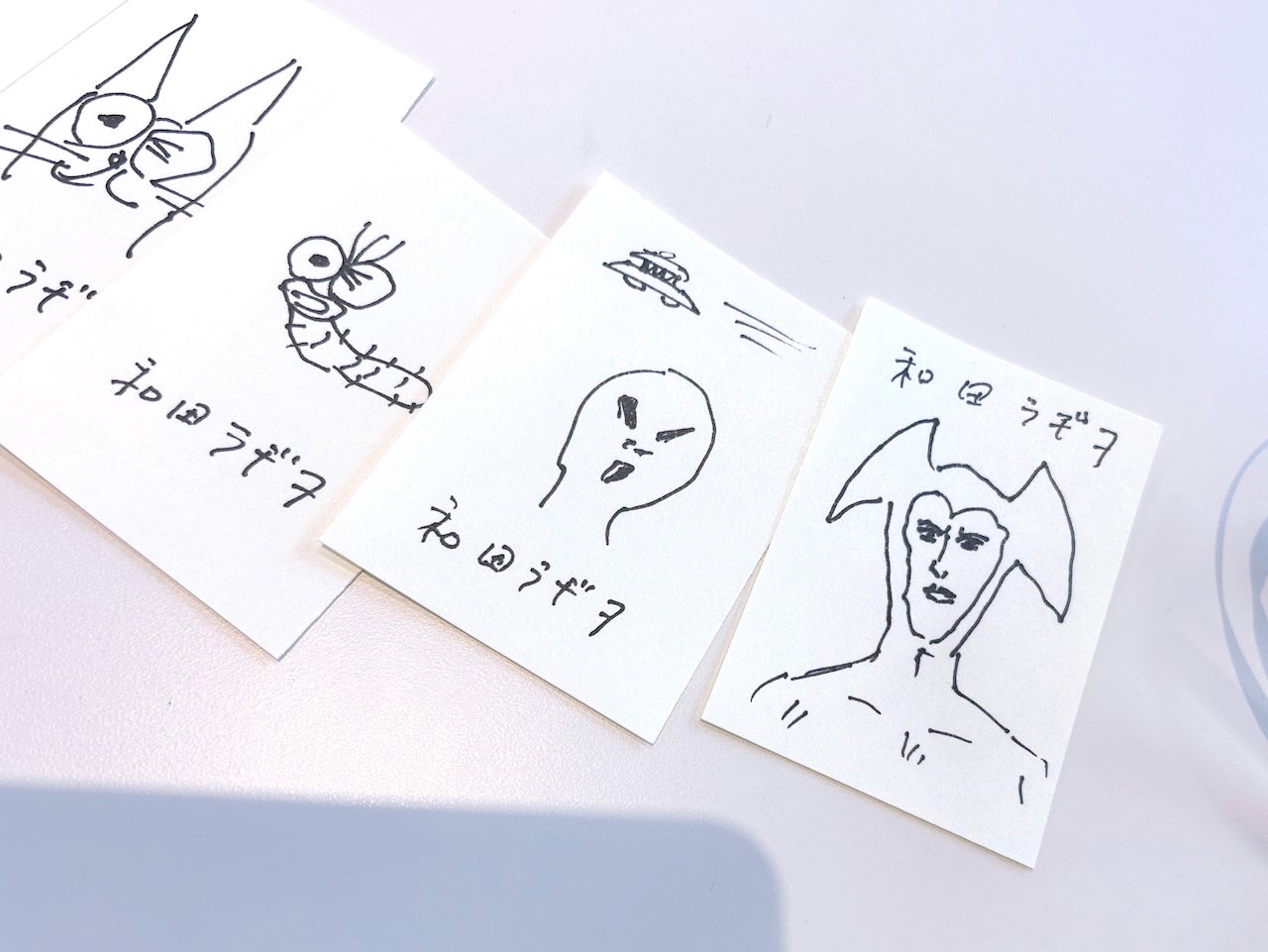 左からニャロメ、ケムンパス、宇宙人（グレイ型）、デビルマン