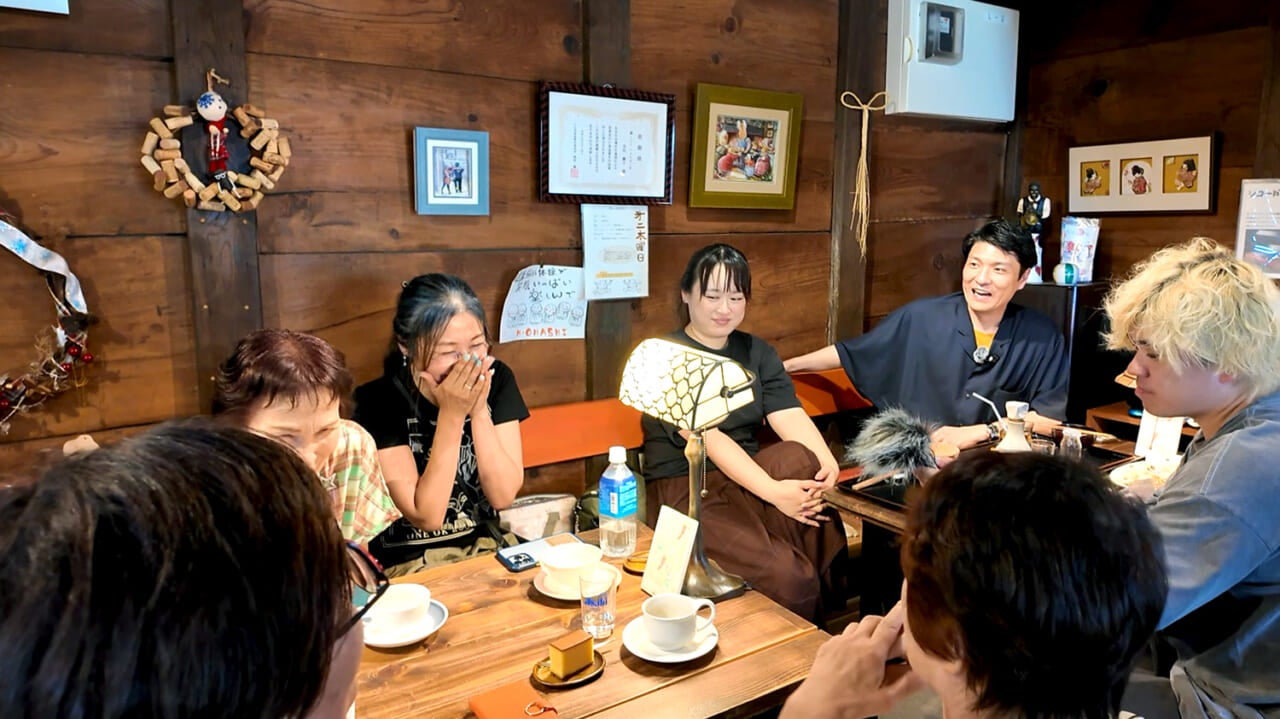 ▲寺田さんを慕うお客さまも多く、
直太朗さんも一緒に盛り上がります。