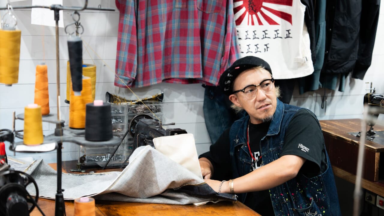 ▲「日本の糸はサイズが違うんで、糸も全部アメリカで作っているんですよ。
縫う場所によって糸の太さも変えてます」と小中さん。