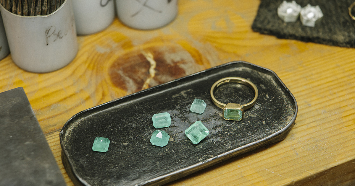 その3 力強さ。 - 耳もとに、ピアスがひとつあるだけで。 - weeksdays