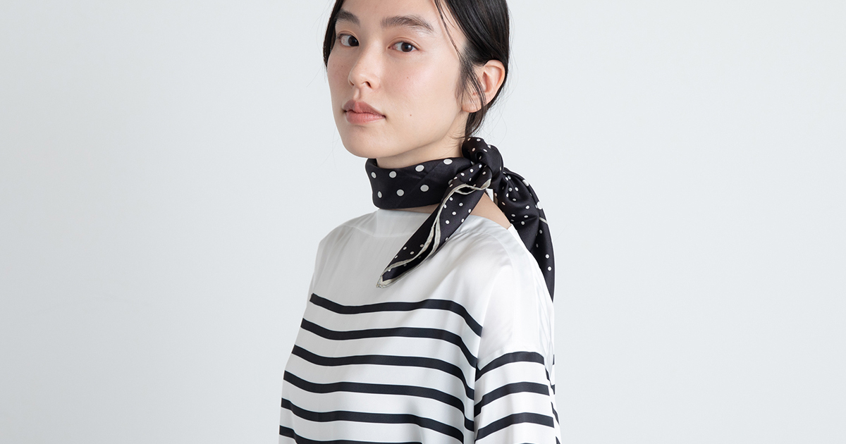 BOUQUET de L'UNEのサテンボーダートップス、こんなコーディネートで