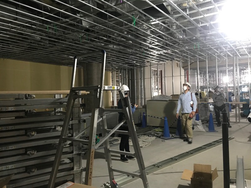 ８階のほぼ日曜日の入り口を反対側からみた様子