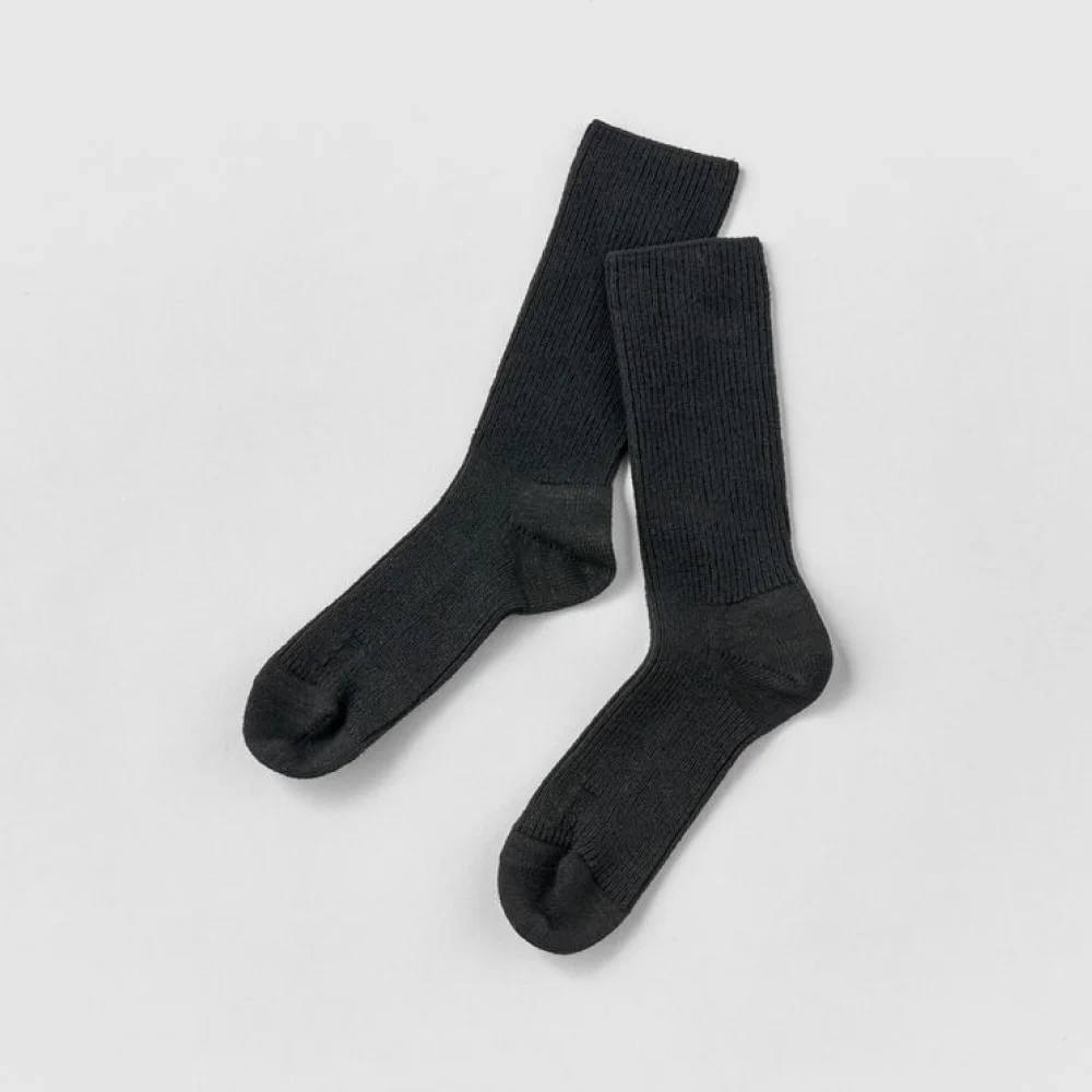 〈O2〉×mioasse ウールクルーソックス ブラック
