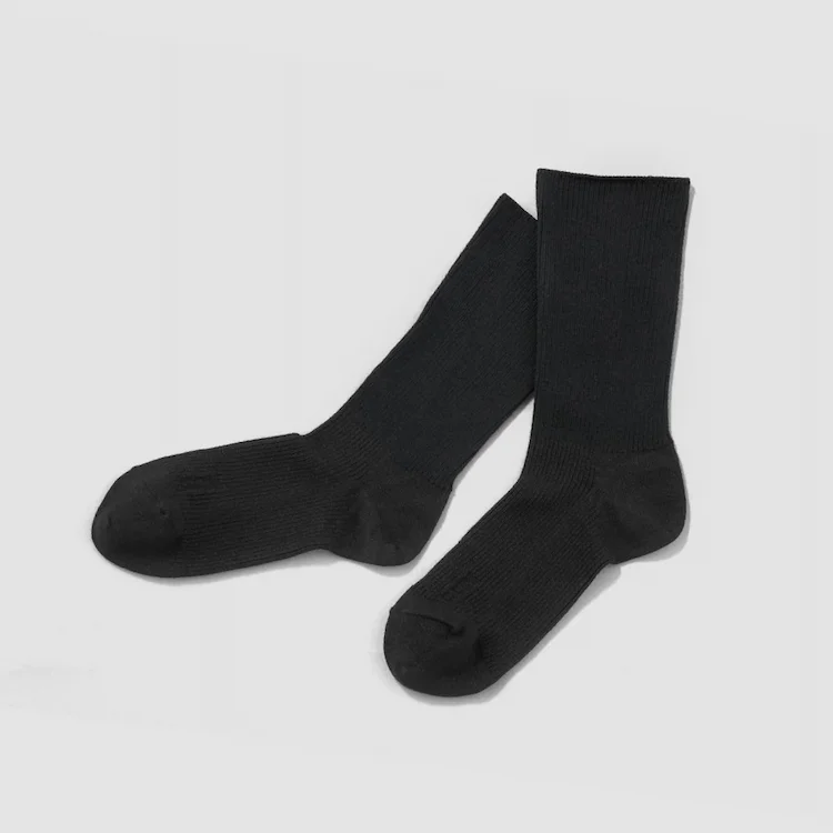 〈O2〉× mioasse クルーソックス ブラック